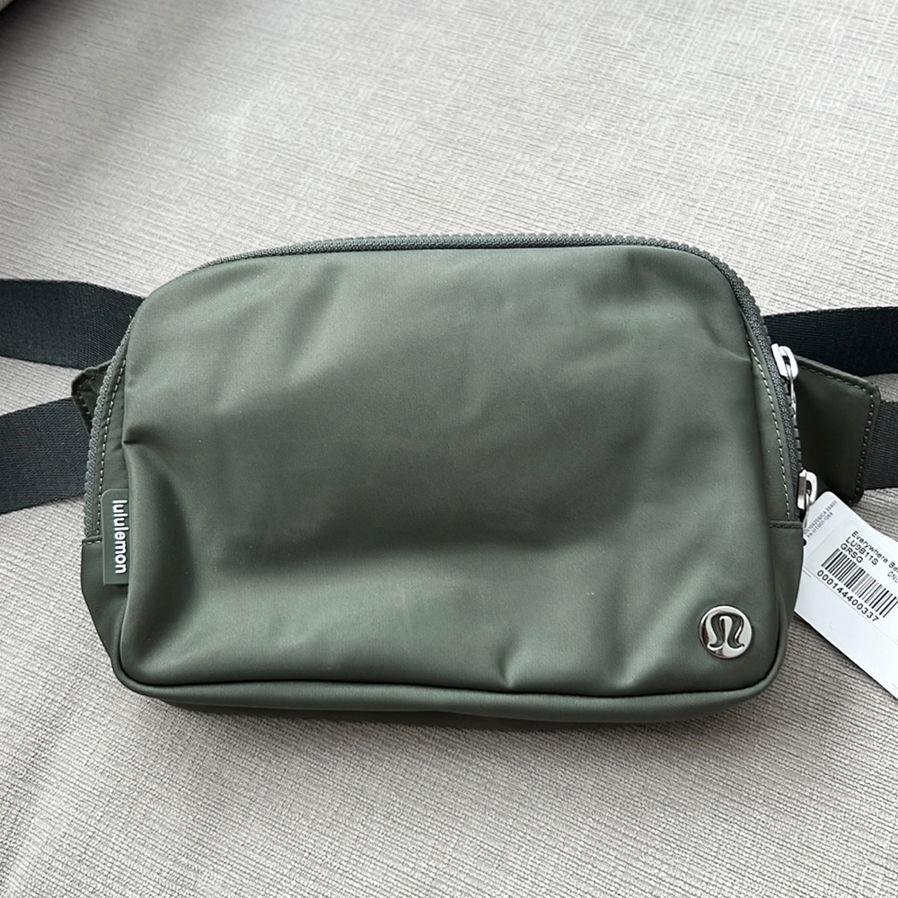 NWT Lululemon Everywhere belt bag Large